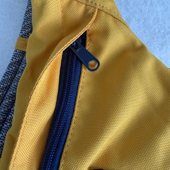 KAVU Rope Cord Sling Pack Yellow 5 Pockets Adjustable Gorpe Hiking Vacation - Picture 5 of 15